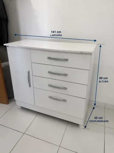 Cômoda branca em bom estado 
