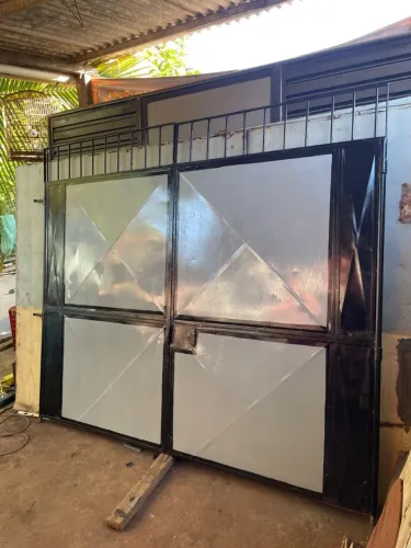 Vende se um portao de 2 banda no precinho interessado é só fala