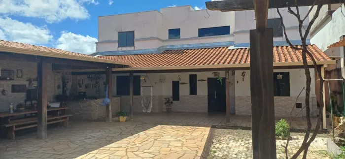 Casa na Rua 12 excelente localização a 700 mtrs do Taguapark