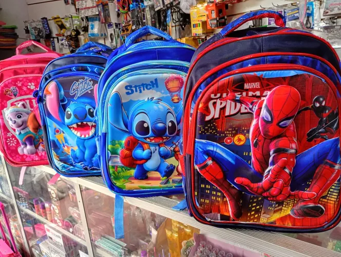 Mochilas grande. Personagens. Fazemos entrega 