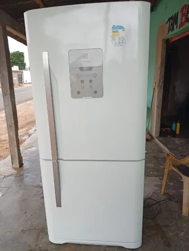 Vendo essa bela geladeira