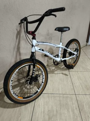 Bicicleta aro 20 Wolf freio a disco