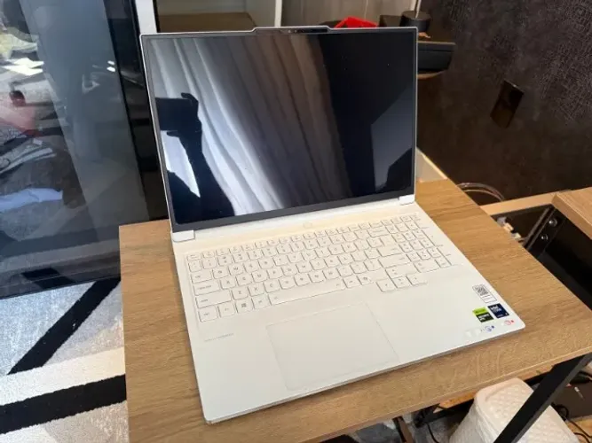 Lenovo Legion 7 RTX 5070 Ultra 9 32GB 1TB