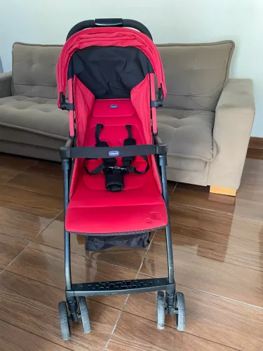 Carrinho de Bebê Chicco Original Vermelho - R$ 250,00