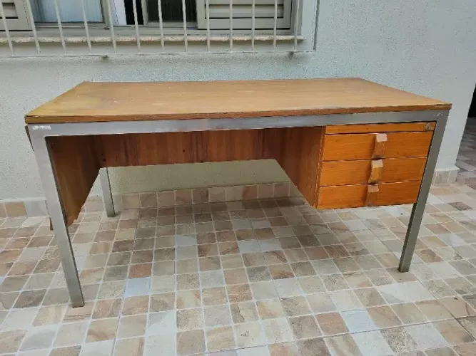 Escrivaninha Antiga de Madeira e Metal Mesa Vintage com Gavetas - Para Restauro / Reforma
