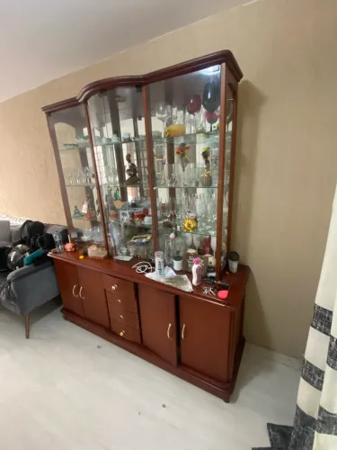 Cristaleira em ótimo estado