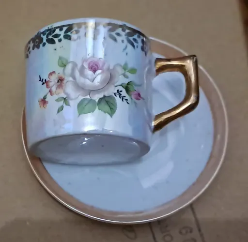 Antiga Xícara De Café Com Pires Em Porcelana Furta-cor Década de 60