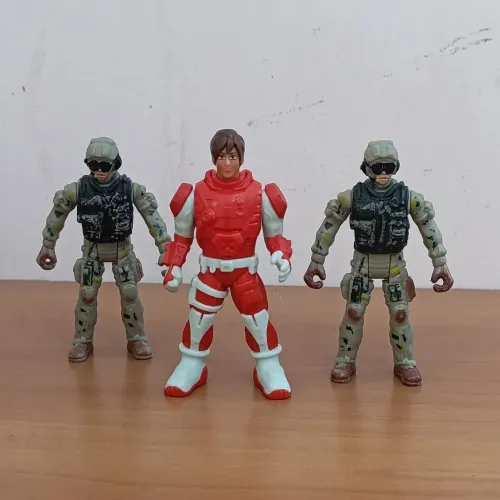 3 Bonecos G.I Joe - Maxi Astronauta Kinder Ovo + 2 tipo Comando em Ação
