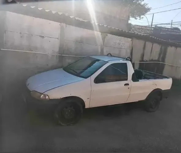 Fiat Strada Working 1.5 MPI 8V CE (álcool) 2001