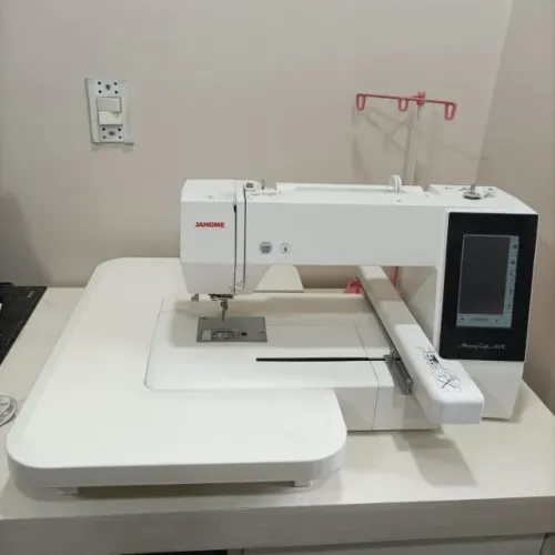 Máquina Bordadeira Janome MC500E