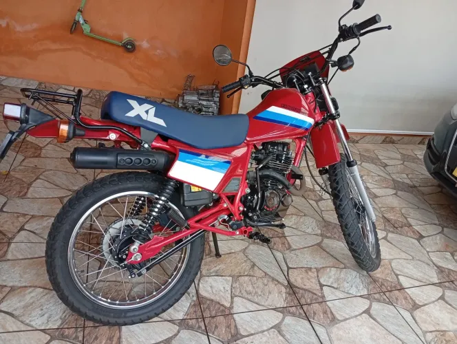 Moto Honda xl125 placa preta de colecionador