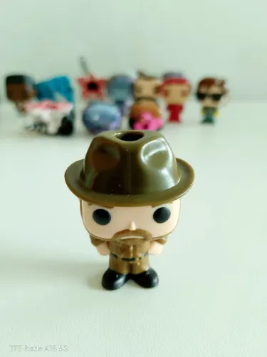 Kinder Joy Hopper coleção Stranger Things importado da Espanha 