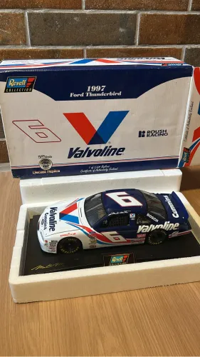 Nascar - MARK MARTIN 1997 #6 VALVOLINE FORD THUNDERBIRD REVELL ESCALA 1/18 