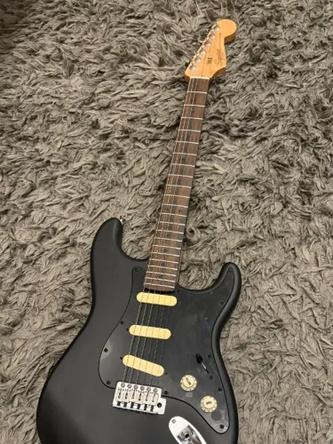 Guitarra Squier com EMGs, Trastes Inox