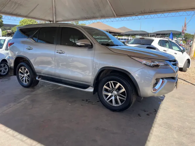 Toyota Hilux SW4 SRX 4X4 2.8 TDI 16V Dies. Aut. 2016