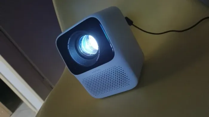 Projetor Wanbo T2 Max new + tela de 120 polegadas reflexiva branca