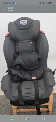 Duas cadeiras infantis para colocar no carro. Preco de cada uma.