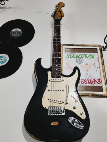 guitarra tagima memphis mg22 com 5 anos , mas restaurada.