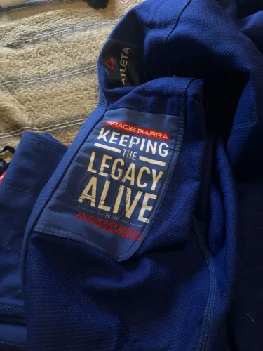 Kimono Gracie Barra A2 azul modelo v4 competition novo sem uso 