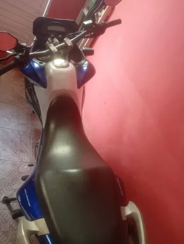 Xre com manutenção a fazer