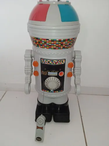 Robô PERCIVAL estrela década de 80 