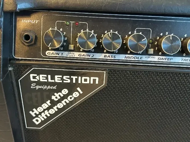 Amplificador combo Randall RG100 G3 PLUS 212 com pré-amplificador valvulado Celestion's