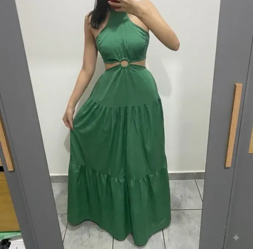 Vestilo longo verde com amarração nas costas