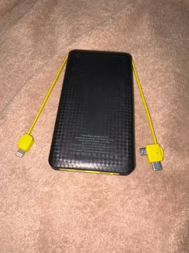 Power Bank Pineng 10.000mAh com Cabos Embutidos