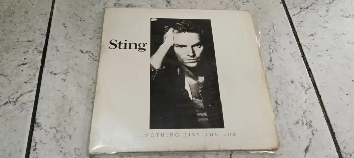 VENDO DISCO DE VINIL STING NOTHINH LIKE THE SUN