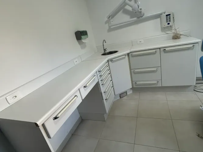 Armário modular consultório odontológico