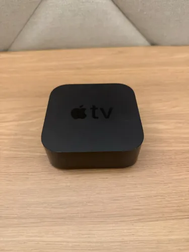 Apple TV 4K 1ª Geração A1842 + Cabos HDMI e Energia