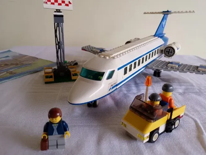 LEGO City Avião de Passageiros 3181