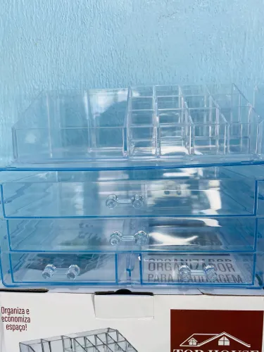 Organizador para maquiagem (16 espaços e 4 gavetas )