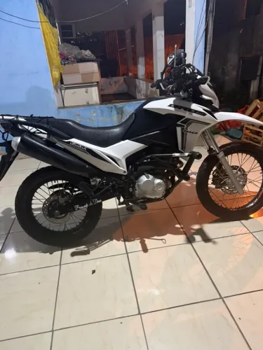Honda Bros 160 2023 - APENAS 72 KM ORIGINAIS - Único Dono" estado de ZERO