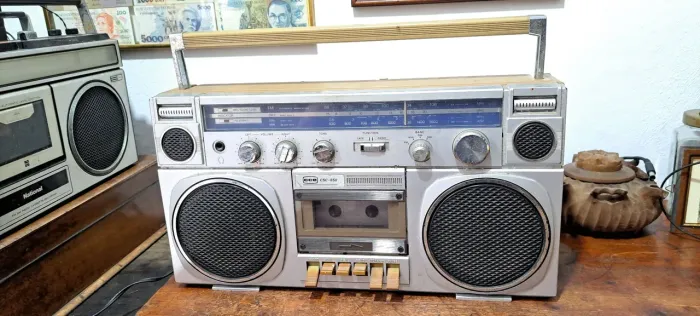 Rádio antigo Boombox CCE modelo CSC-850