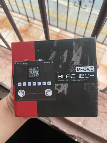 Pedaleira M-Vave BlackBox Multiefeitos e interface