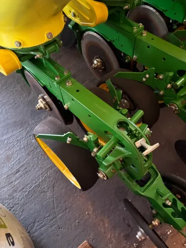 Vende-se raspador de barro da plantadeira 11 linhas John Deere