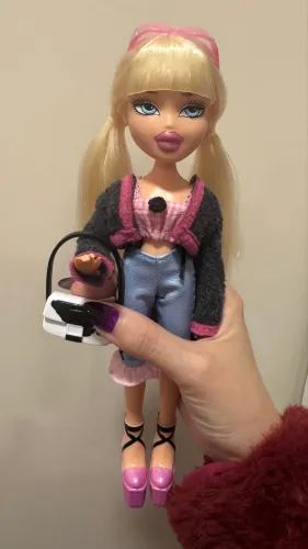 Boneca Bratz articulada