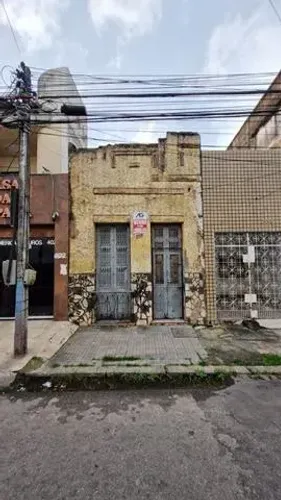 Casa - Rua Jaimé Benévolo, 396 - Centro