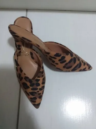 Scarpin onça