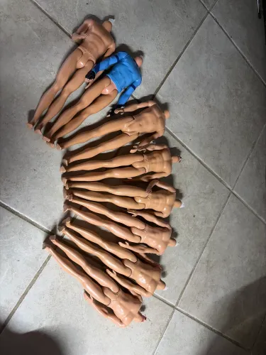 Corpinhos de bonecos Ken da Barbie