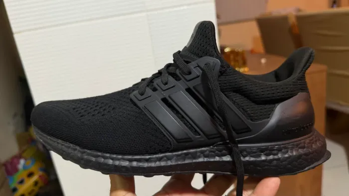 Tênis adidas ultra boiar