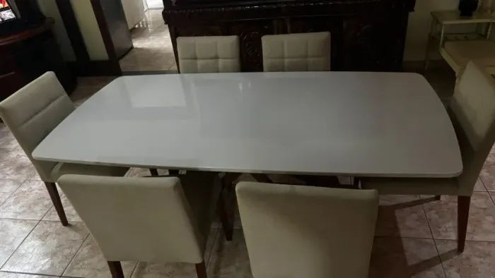 Mesa  madeira seminova com 6 Cadeiras tampo vidro Off White med. 2,00x 1,00