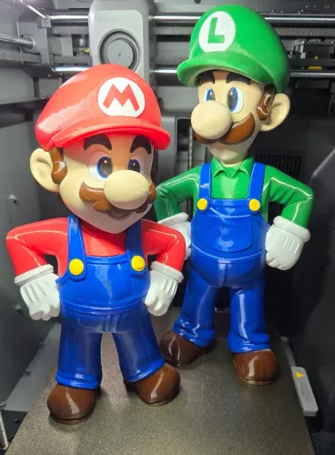 Bonecos em 3D Mario e Luigi valor 360,00 ( dois)