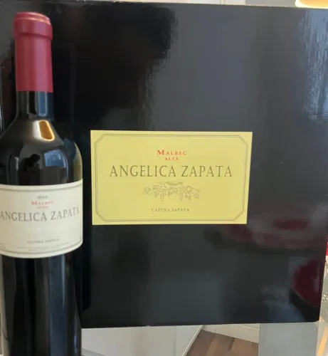 Caixa com 4 garrafas Angélica Zapata Malbec 2022