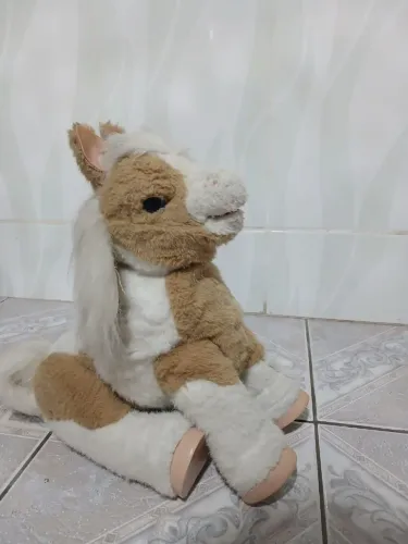 Cavalo bebê FurReal Friends- Brinquedo Interativo Hasbro, Funcionando
