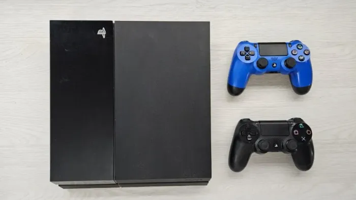 PlayStation 4 FAT 500GB em excelente estado, muito conservado, funcionando perfeitamente.