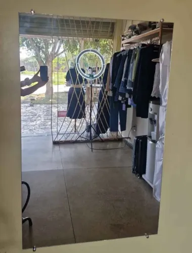 Vendo concessão de loja com porta fechada
