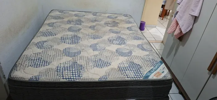 Cama box queen,  base e colchão 