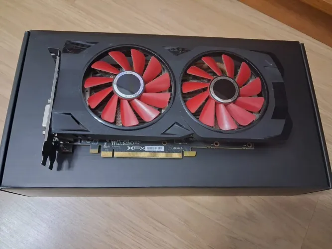 Placa de Vídeo XFX Radeon RX 570 4GB RS Black Edition
